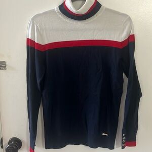 Long sleeve, turtleneck.